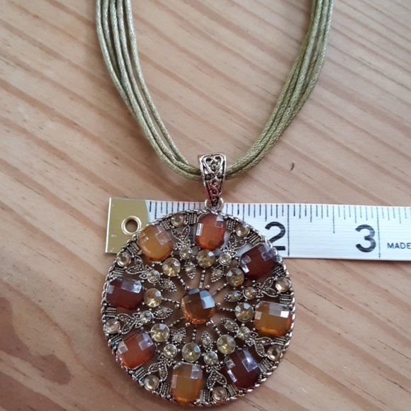 Gorgeous Medallion Necklace - Picture 7 of 7